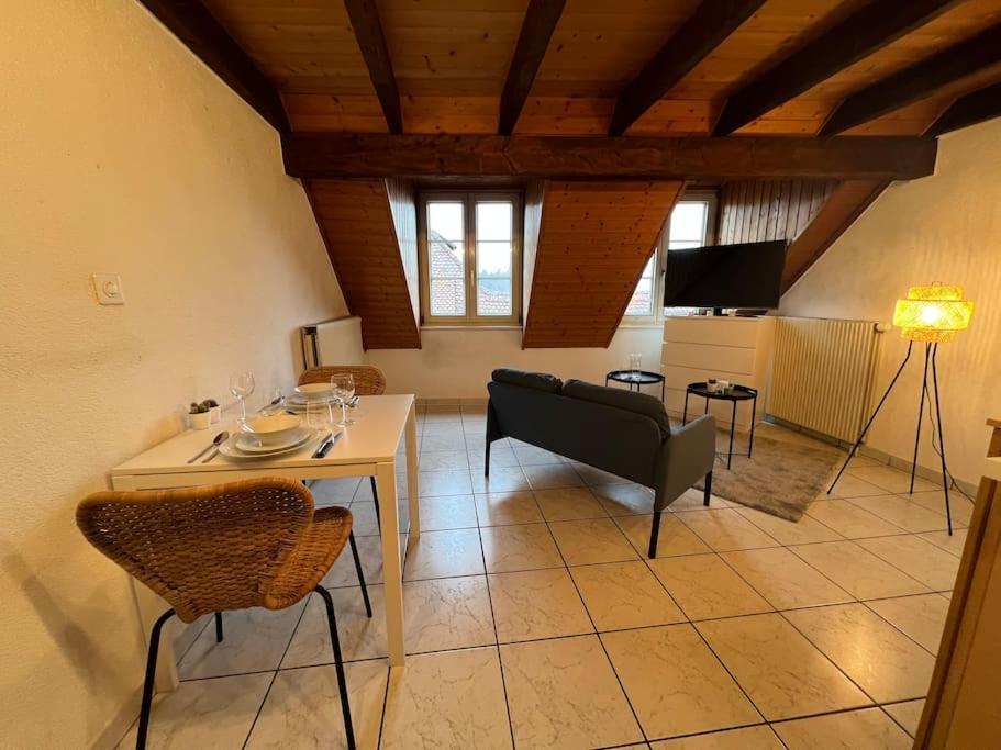 Charmant Appartement En Duplex A Porrentruy Exterior foto